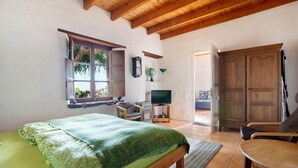 A bedroom with a bed, a television, a wardrobe, and a window. - Holiday Home Casa Consultorio with Mountain View, Pool, Wi-Fi & Terrace (GUATIZA)