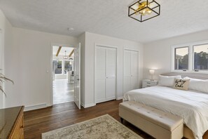 3 habitaciones, escritorio, tabla de planchar con plancha y wifi gratis