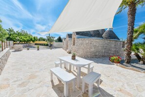 屋外ダイニングエリア