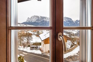 Interior - Holiday Apartment "Florerhof Lavendel" with Mountain View, Sauna, Wi-Fi & Garden (Völs am Schlern)