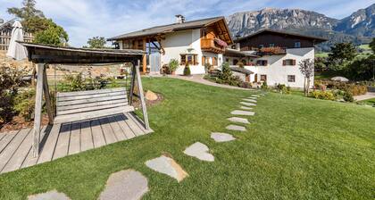 Appartement de vacances "Florerhof Flieder" avec vue sur la montagne, sauna, Wi-Fi et jardin