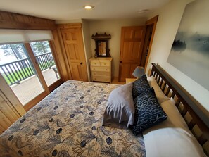 4 bedrooms, travel crib, free WiFi, bed sheets