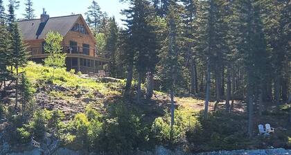 Sunset Cabin by the Sea: Log cabin w/ stunning ocean views. Unwind in paradise!