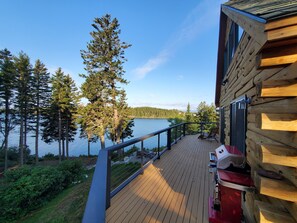 Terrace/patio - Sunset Cabin by the Sea: Log cabin w/ stunning ocean views. Unwind in paradise! (Roque Bluffs)
