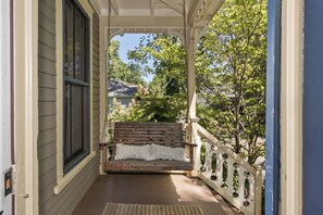 Terrace/patio - Historic Cottage in Montford | Walk to Downtown (Asheville)