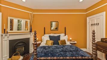 2 slaapkamers, een bureau, een strijkplank/strijkijzer, reisbedje