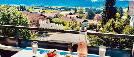 屋外ダイニングエリア