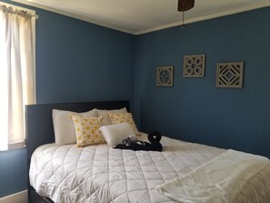 Room - Private room with bath (Memphis)