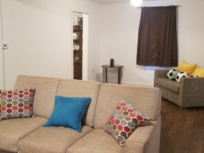 Living area - Private room with bath (Memphis)