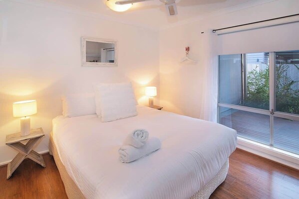 4 bedrooms, iron/ironing board, WiFi, bed sheets