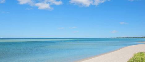 Una playa cerca