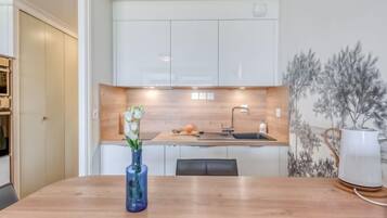 Réfrigérateur, micro-ondes, four, lave-vaisselle