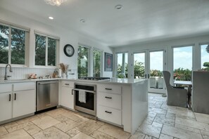 Microwave, dishwasher, coffee/tea maker, cookware/dishes/utensils - Luxury home with amazing views of Lake Travis (Austin)