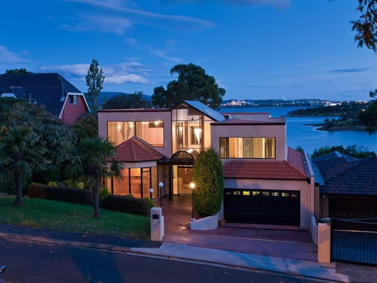 Health Spa resort, Waterfront, Walk to Mona