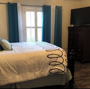 3 bedrooms, iron/ironing board, free WiFi, bed sheets - Lake Sequoyah Park Getaway (Fayetteville)