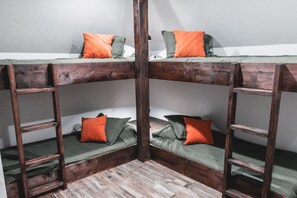 6 bedrooms, iron/ironing board, free WiFi, bed sheets