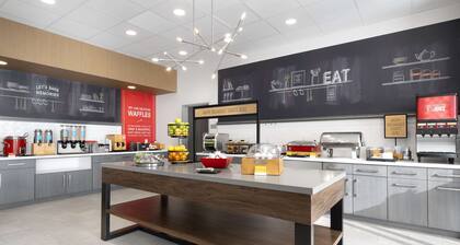 Hampton Inn & Suites St. Charles Old Town Area