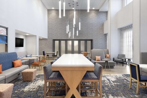 Lobby - Hampton Inn & Suites St. Charles Old Town Area (St. Charles)