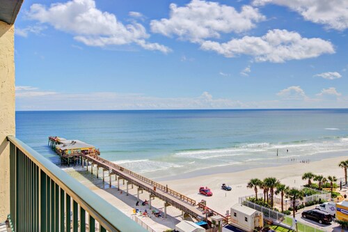 Ocean & River Views | 2BR | Balcony | Sleeps 6 | Free Daily Activities Included