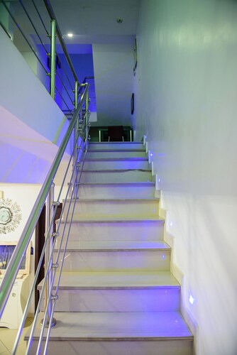 4 Bedroom Duplex, 24Hrs Electricity & Security, Unlimited WIFI/Pool/Garden & Gym