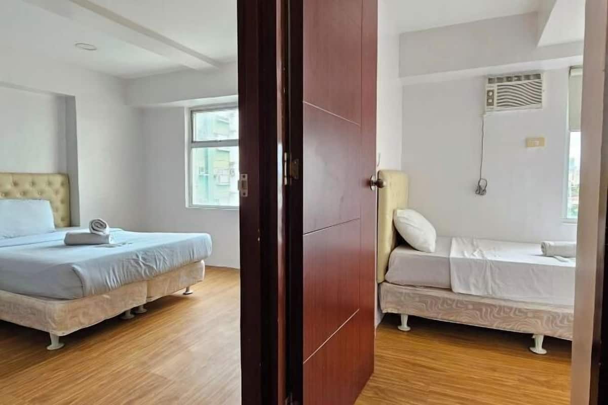 3 bedrooms, soundproofing, free WiFi, bed sheets