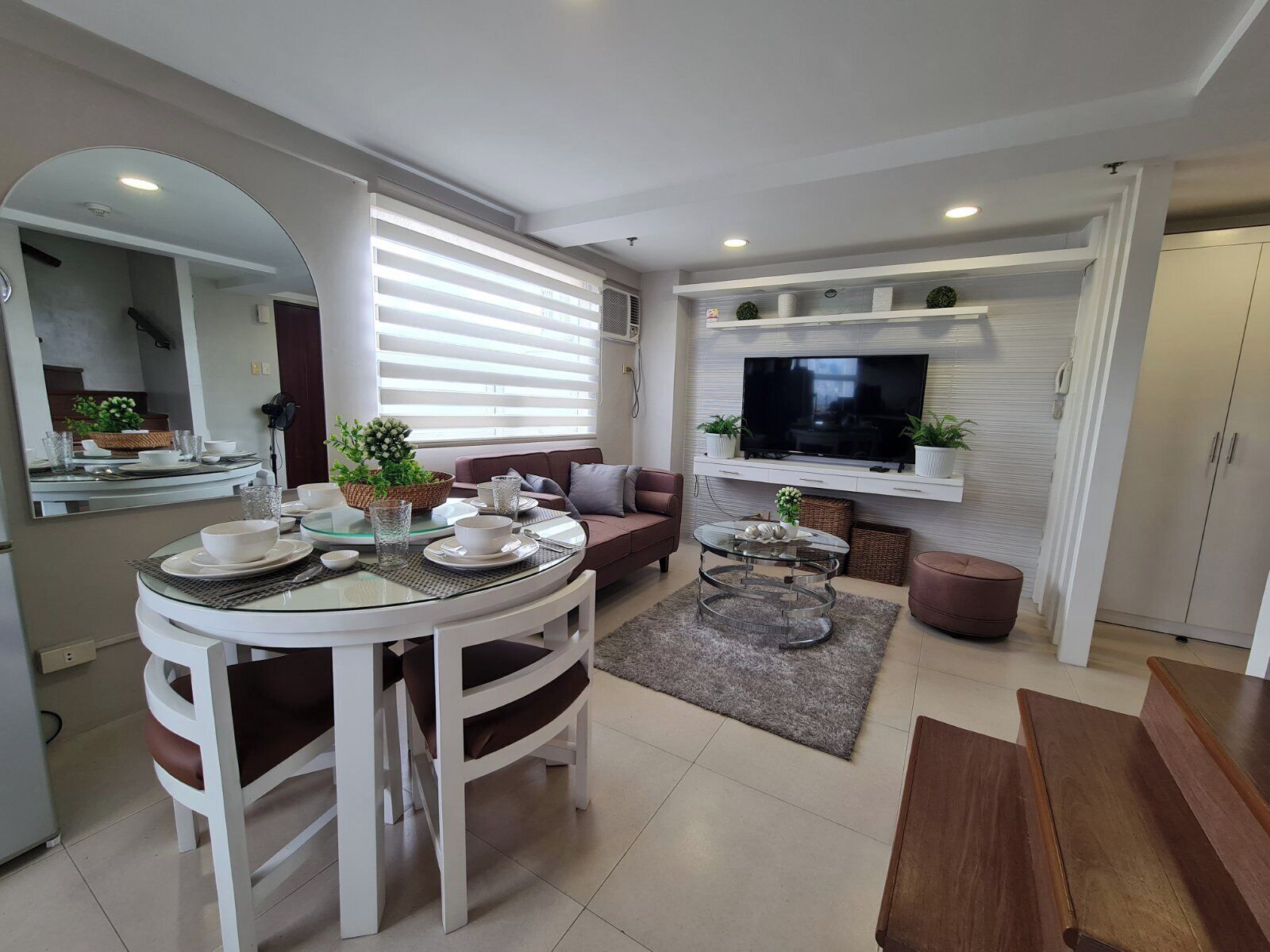 家庭套房 | 起居区 | 32-英寸LED 电视（配备有线频道）