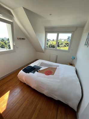 3 bedrooms, iron/ironing board, free WiFi