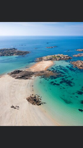 HOUSE/APARTMENT "ILE TOME" WITH GARDEN AND TERRACE SEA VIEW