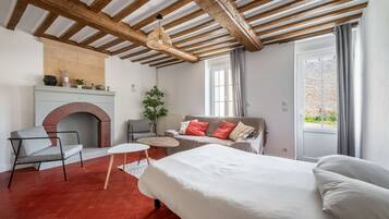 2 habitaciones, tabla de planchar con plancha, cuna de viaje y wifi