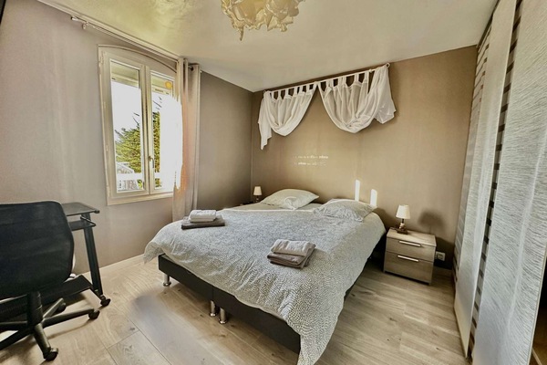 1 Schlafzimmer, BĂŒgeleisen/BĂŒgelbrett, WLAN, BettwĂ€sche
