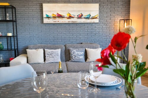 Apartment near port center and beach - Sea view