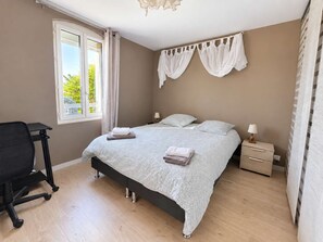 Room - Apartment near port center and beach - Sea view (Courseulles-sur-Mer)