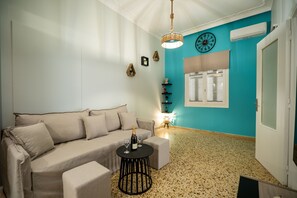 Basic Apartment | Living area - Elpidas Marble House (Chania)