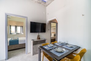 Classic Apartment | Dining room