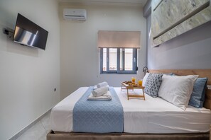 Classic Apartment | 2 bedrooms, in-room safe, laptop workspace, soundproofing