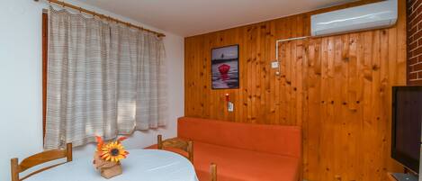 Apartment (A2) | Dining