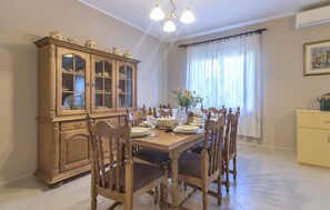 Eigene Küche | Kühlschrank, Mikrowelle, Ofen, Herdplatte