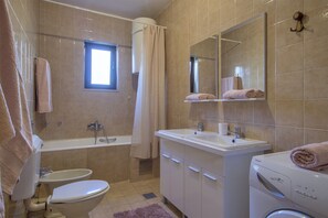 Bathroom | Shower