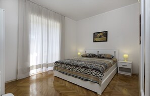 3 bedrooms, iron/ironing board, free WiFi