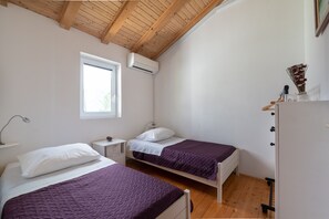 2 bedrooms, iron/ironing board, free WiFi