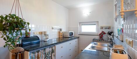 Cuisine privée | Réfrigérateur, micro-ondes, four, plaque de cuisson