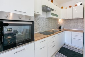 Eget kök | Kylskåp, mikrovågsugn, ugn och spishäll