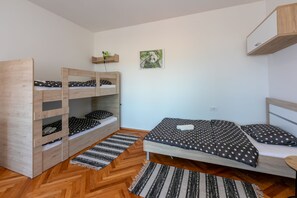 2 habitaciones, tabla de planchar con plancha y wifi gratis 