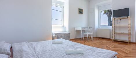 2 bedrooms, iron/ironing board, free WiFi