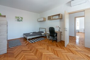 2 sovrum, strykjärn/strykbräda och gratis wi-fi