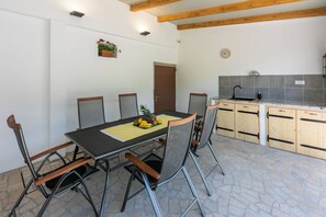 Outdoor dining - House Goldie (Vinodol)