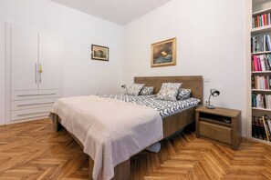 3 bedrooms, iron/ironing board, free WiFi