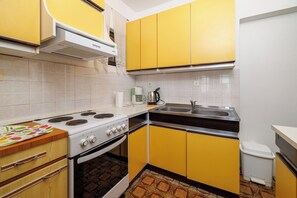 Appartement (A3) | Cuisine privée | Réfrigérateur, surface de cuisson, bouilloire électrique