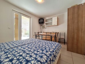 Studio (A1) | 1 chambre, accĂšs au Wi-Fi (inclus)