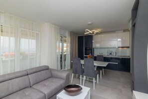 2 bedrooms, iron/ironing board, free WiFi